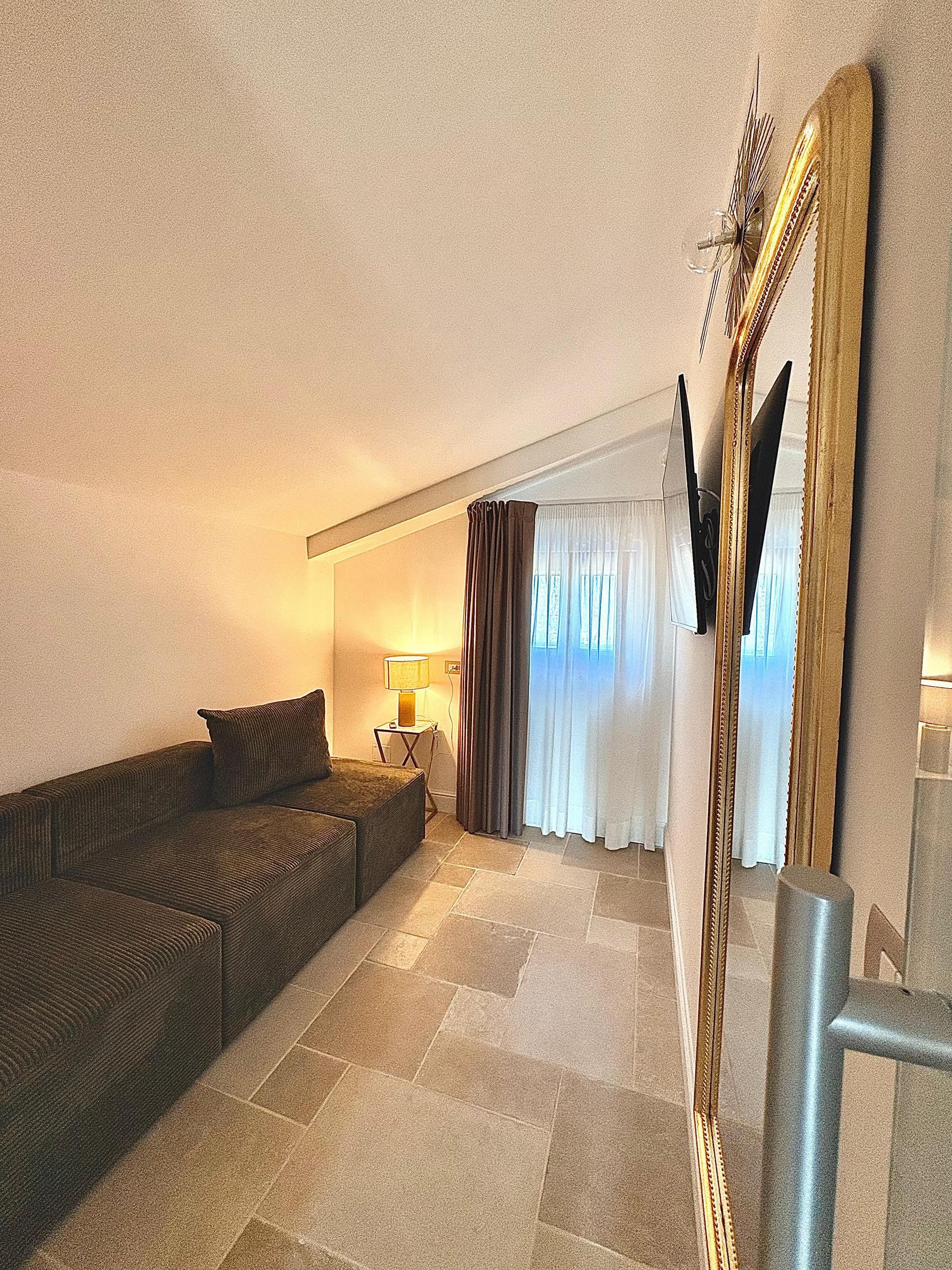 camera matrimoniale superiore della Posta Del Guardiano Country House a Vieste nel Gargano