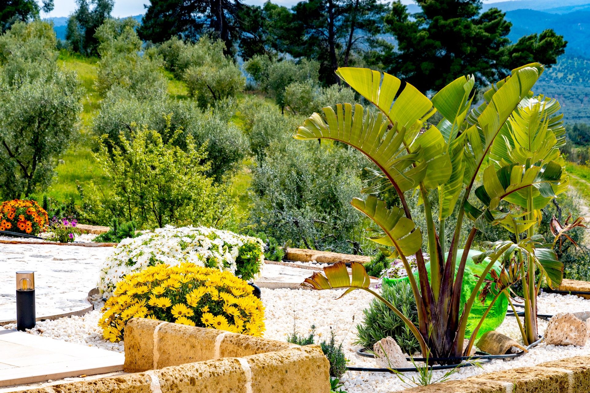 giardino esterno La Posta Del Guardiano Country House a Vieste nel Gargano