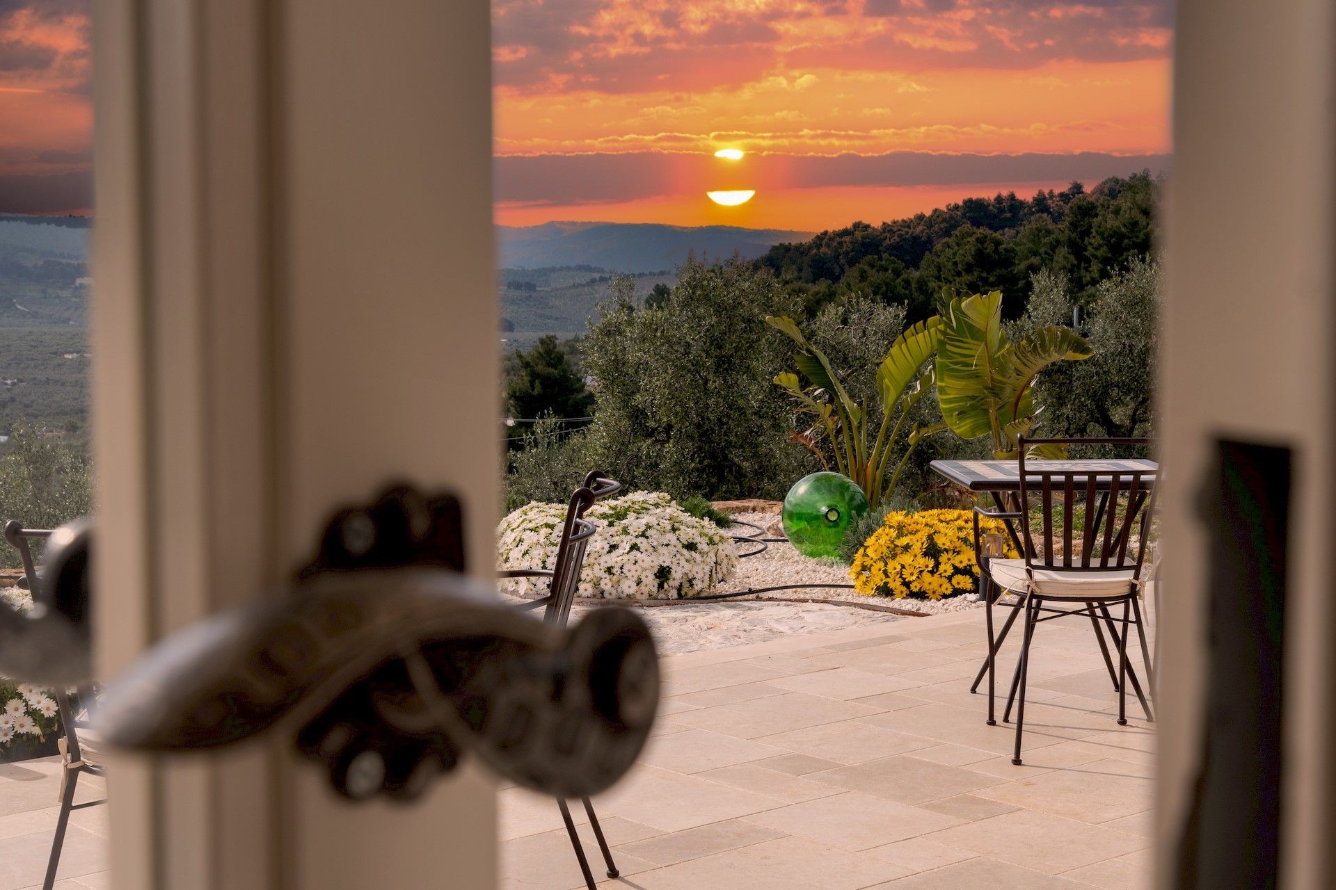 tramonti panoramici dall'interno della Posta Del Guardiano Country House a Vieste nel Gargano vicino al mare