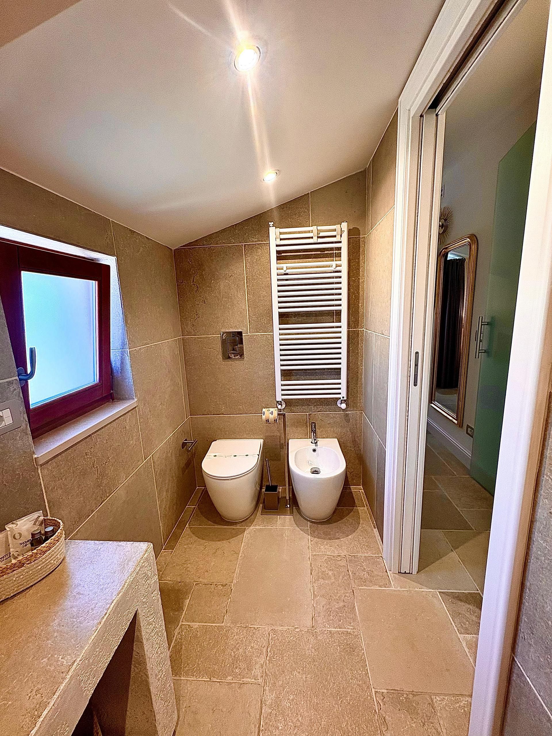 camera matrimoniale superiore della Posta Del Guardiano Country House a Vieste nel Gargano