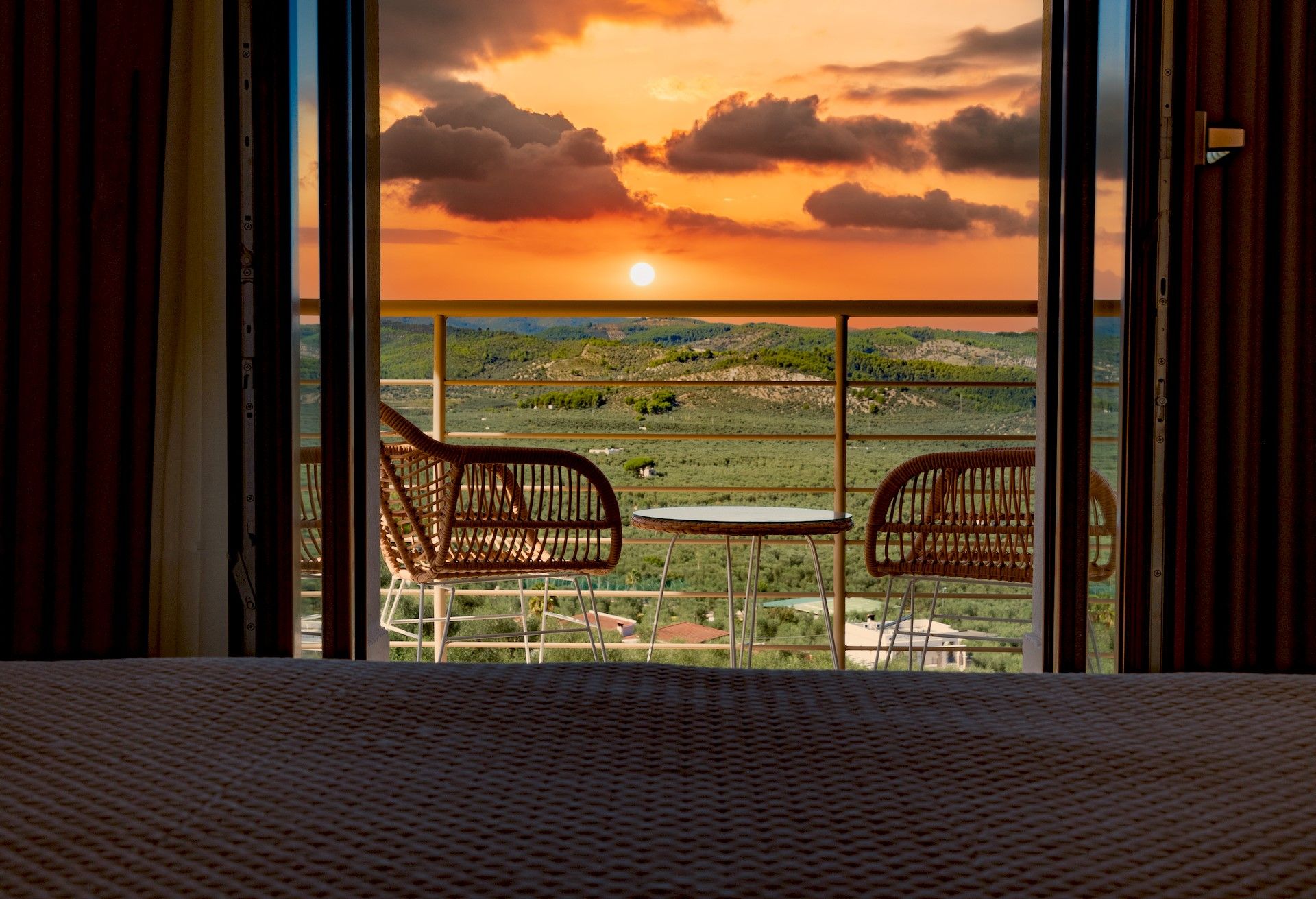 tramonti panoramici dalla camera della Posta Del Guardiano Country House a Vieste nel Gargano vicino al mare