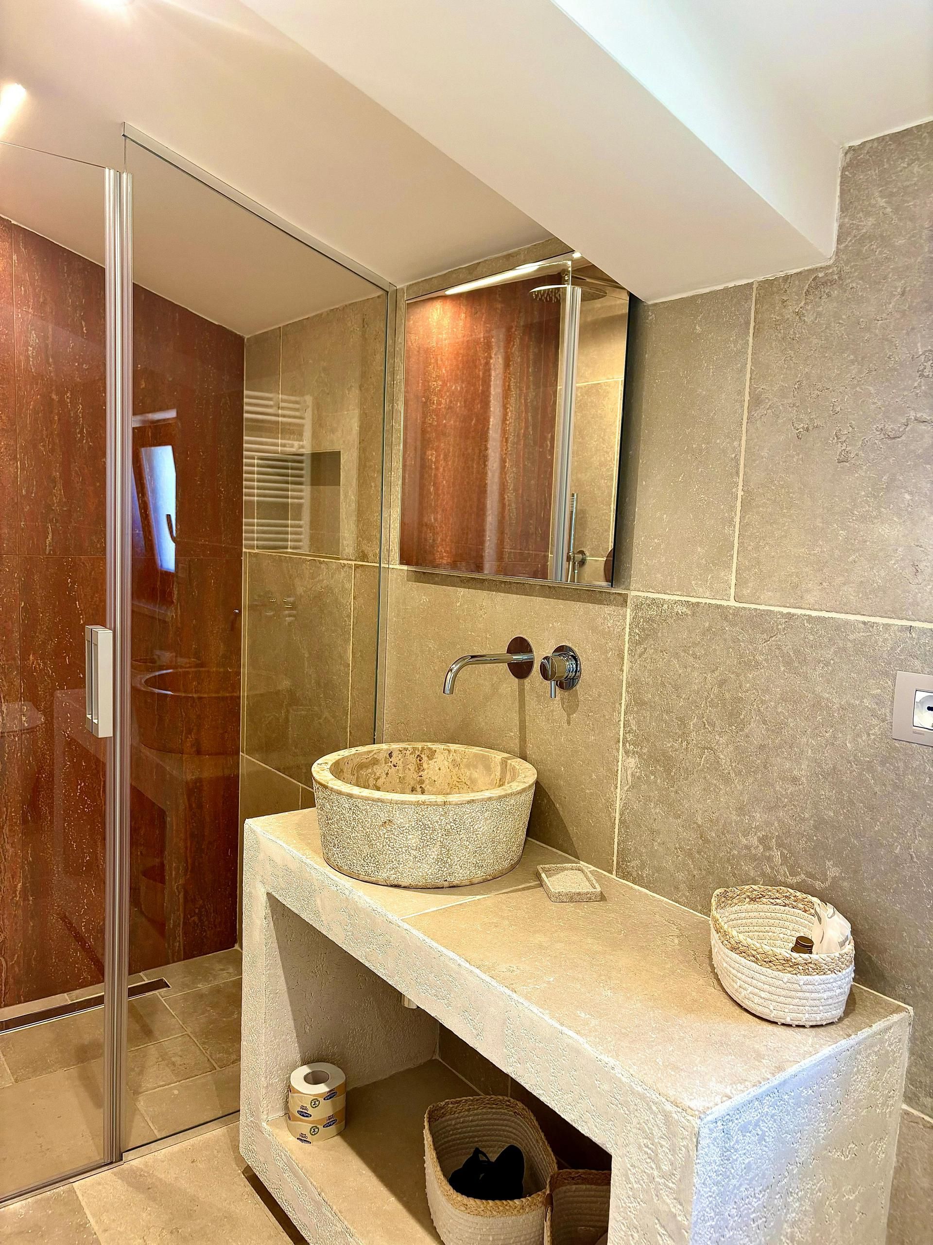 camera matrimoniale superiore della Posta Del Guardiano Country House a Vieste nel Gargano