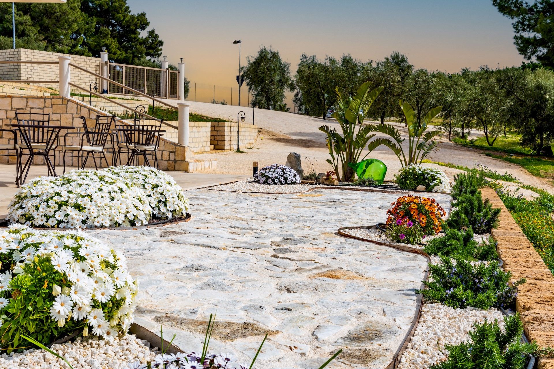 piazzale giardino esterno La Posta Del Guardiano Country House a Vieste nel Gargano