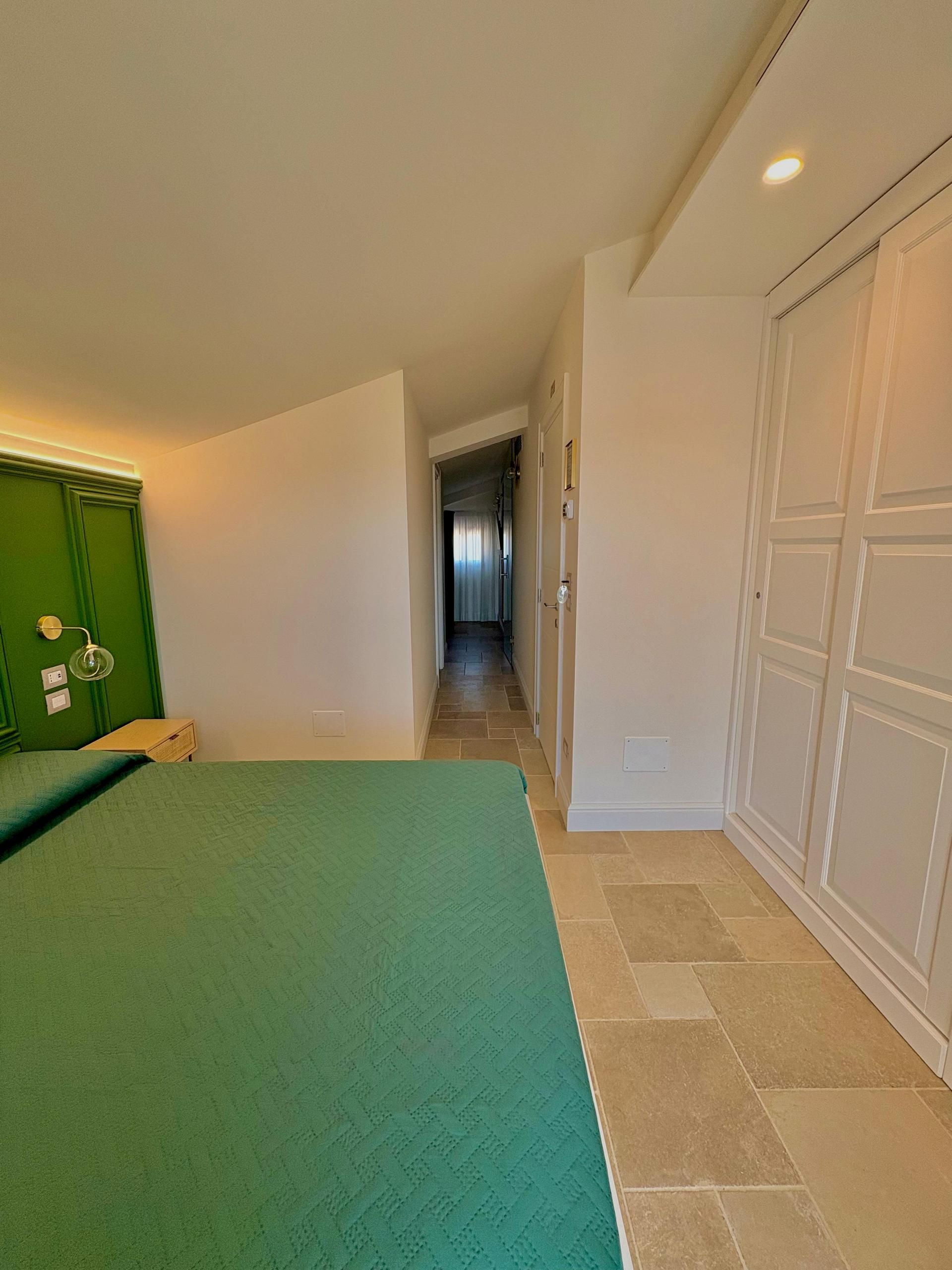 camera matrimoniale superiore della Posta Del Guardiano Country House a Vieste nel Gargano